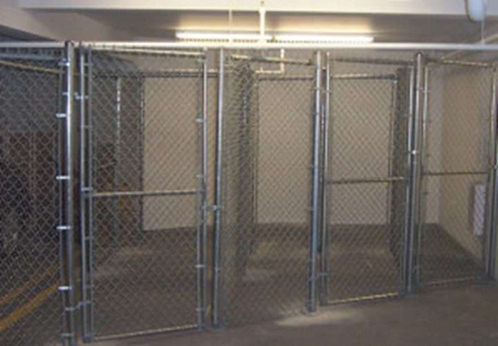 chain link storgae inside-3